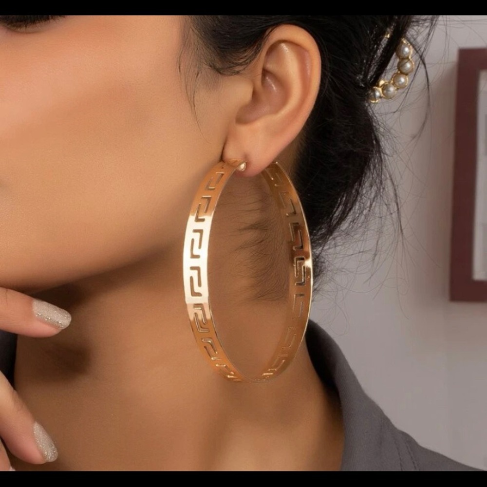Beautiful gold hoops.